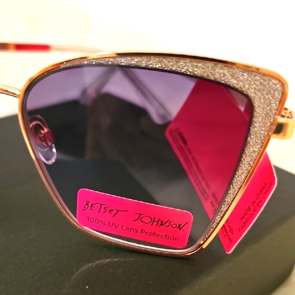 NWT Betsey Johnson Shine Time Cateye Sunglasses - Picture 10 of 15